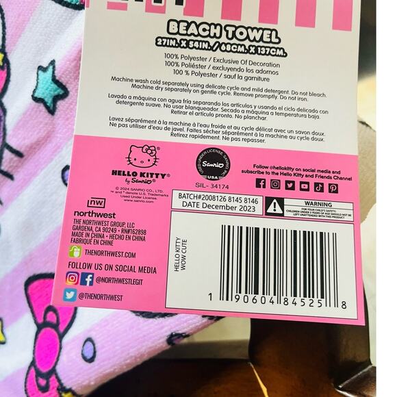 Hello kitty Wow Cute Beach Towel 27 BY 54 - Picture 2 of 3